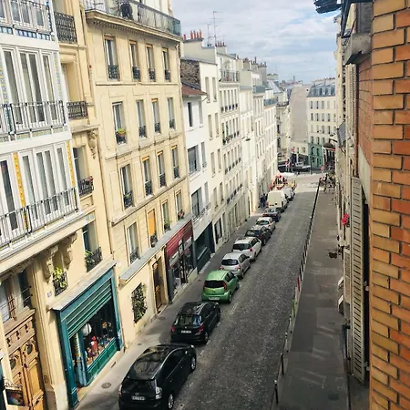 Beautiful And Bright In Montmartre Apartment
